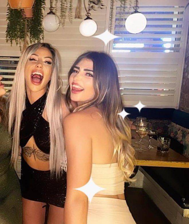 Mother and daughter ai Aimee and Sky - #1