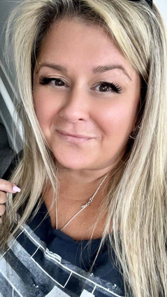 Carrie V big fat milf ai - #1