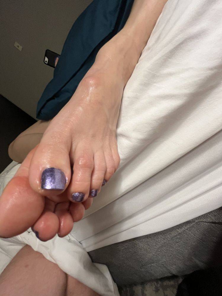 Mature AI Feet Come to Life and Caress A BWC - #8