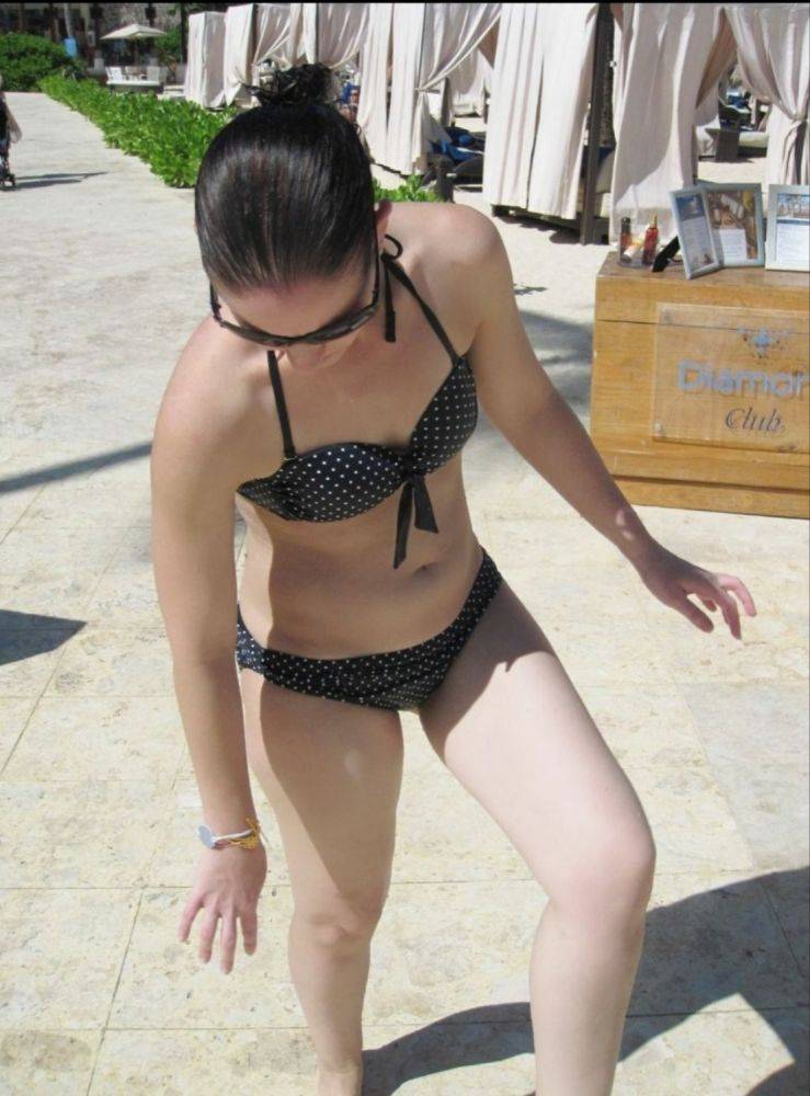 Cute slut wife with nice ass shared by cuck on kik ( AI face swap videos ) - #3
