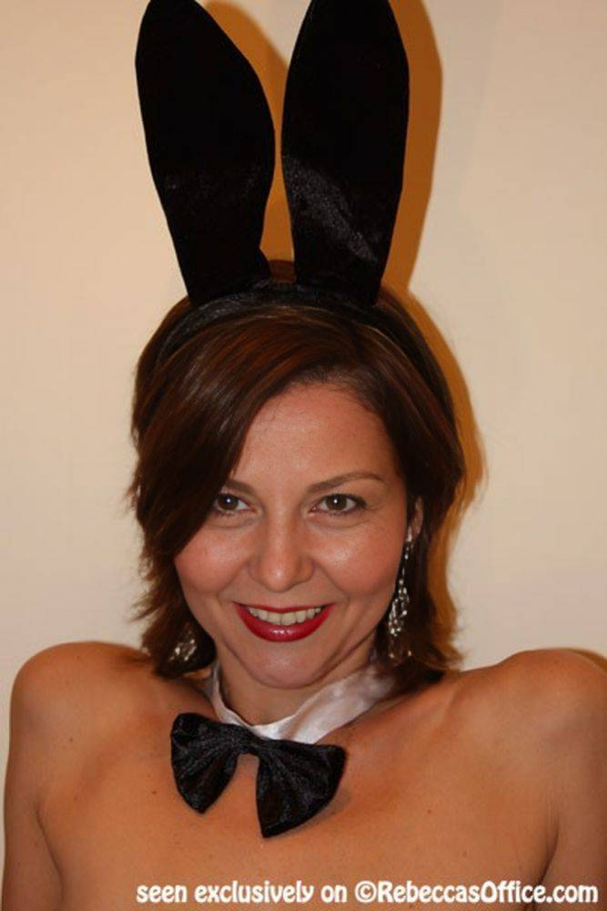 my aunt is fucking beautiful...... the AI fakes came out perfectly - #3