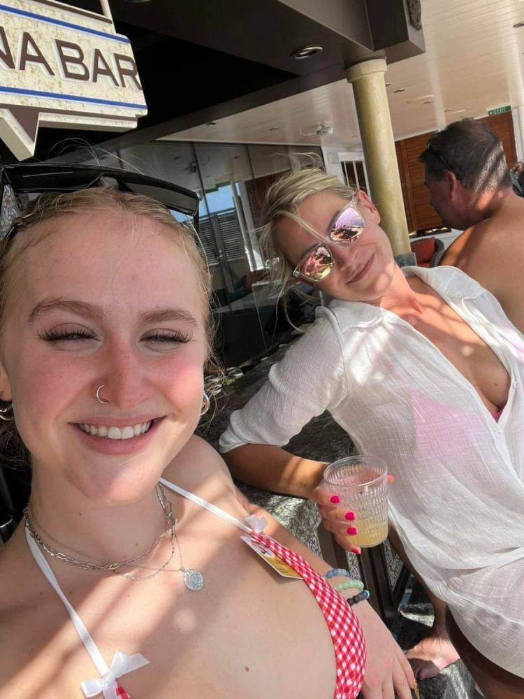 Hot mom and daughters cock trib AI face swap pictures videos - #11