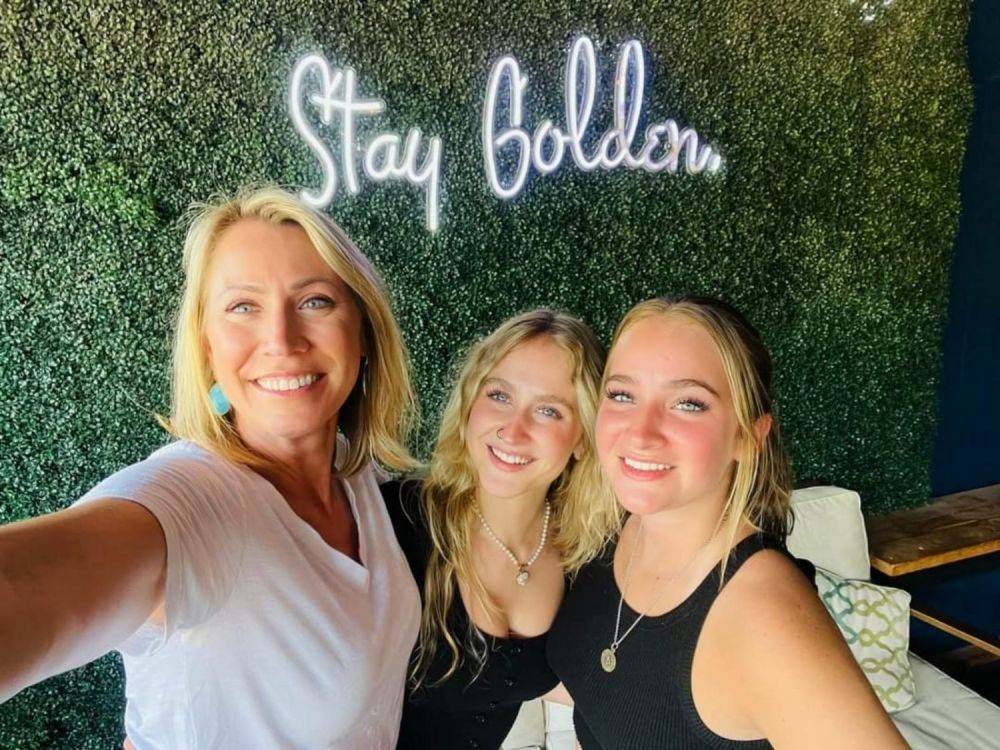 Hot mom and daughters cock trib AI face swap pictures videos - #20