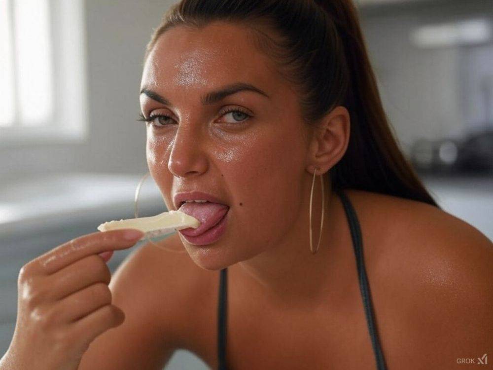 Caterina Balivo and Elettra Lamborghini play with feet and cheese AI - #10