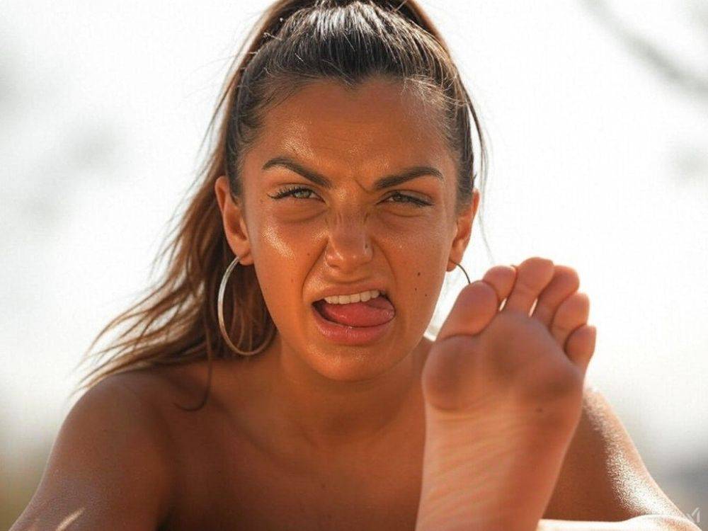 Caterina Balivo and Elettra Lamborghini play with feet and cheese AI - #6