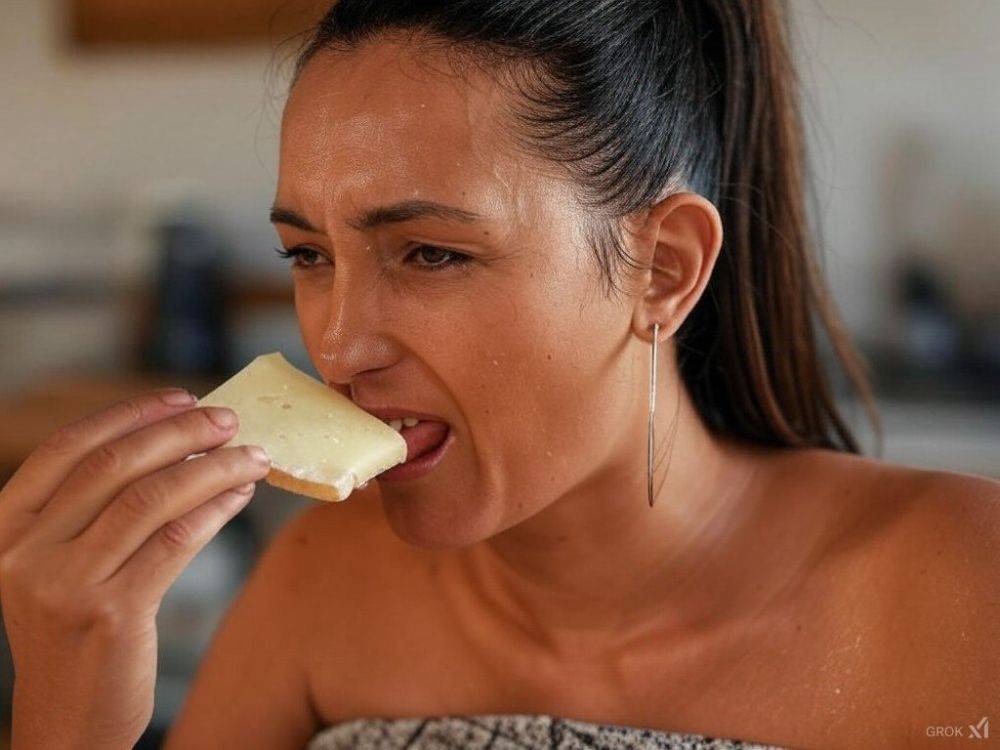 Caterina Balivo and Elettra Lamborghini play with feet and cheese AI - #19