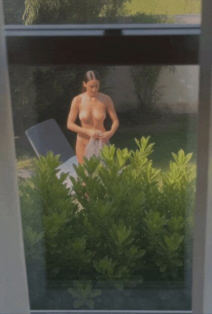Spying on the neighbourhood pt.2 - #18