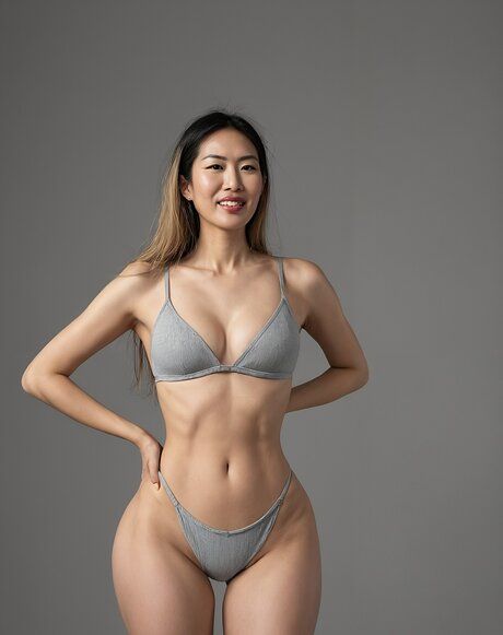 Chinese solo girl gets completely naked in a confident fashion - #8