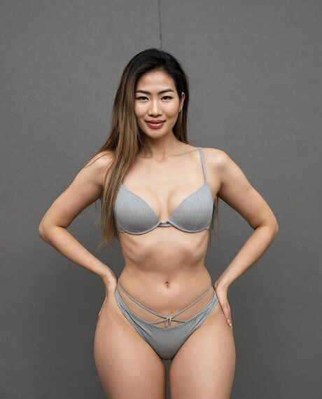 Chinese solo girl gets completely naked in a confident fashion - #4