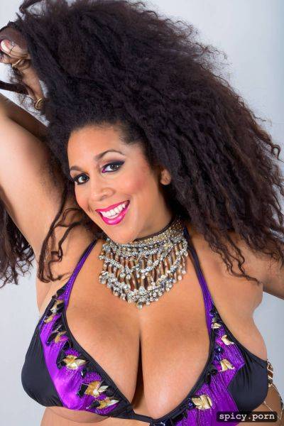 Performing on stage, huge hanging boobs, 38 yo beautiful thick american bellydancer - spicy.porn - Usa on pornintellect.com