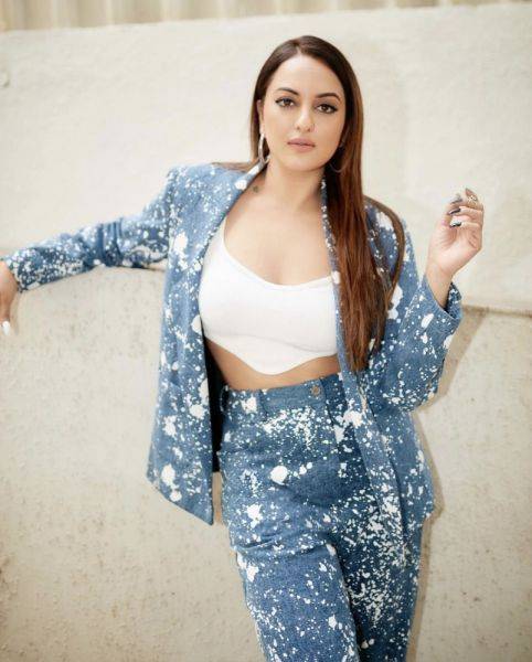 4) Sonakshi Sinha Bollywood Actress Ai Generated (Not Real) - erome.com on pornintellect.com