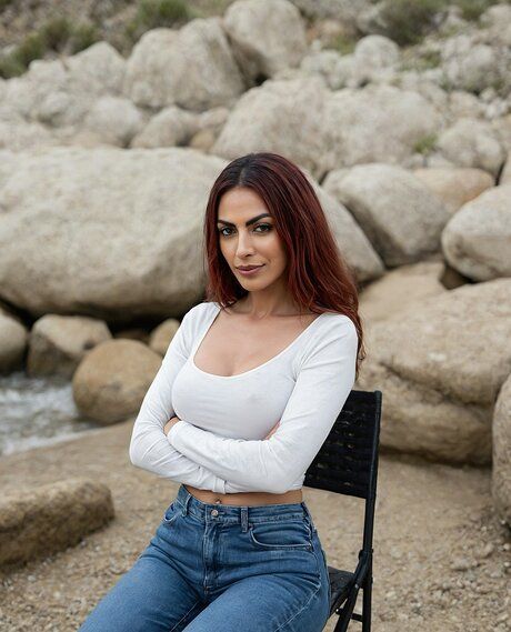 Solo girl takes off her clothes for a nude session on the beach - pornpics.com on pornintellect.com